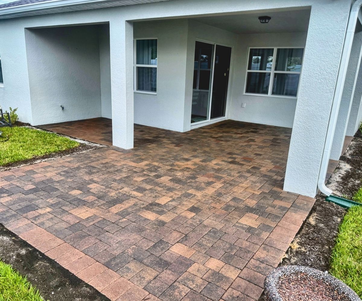 Sealed multi-tone paver covered patio in Saint Augustine, Florida