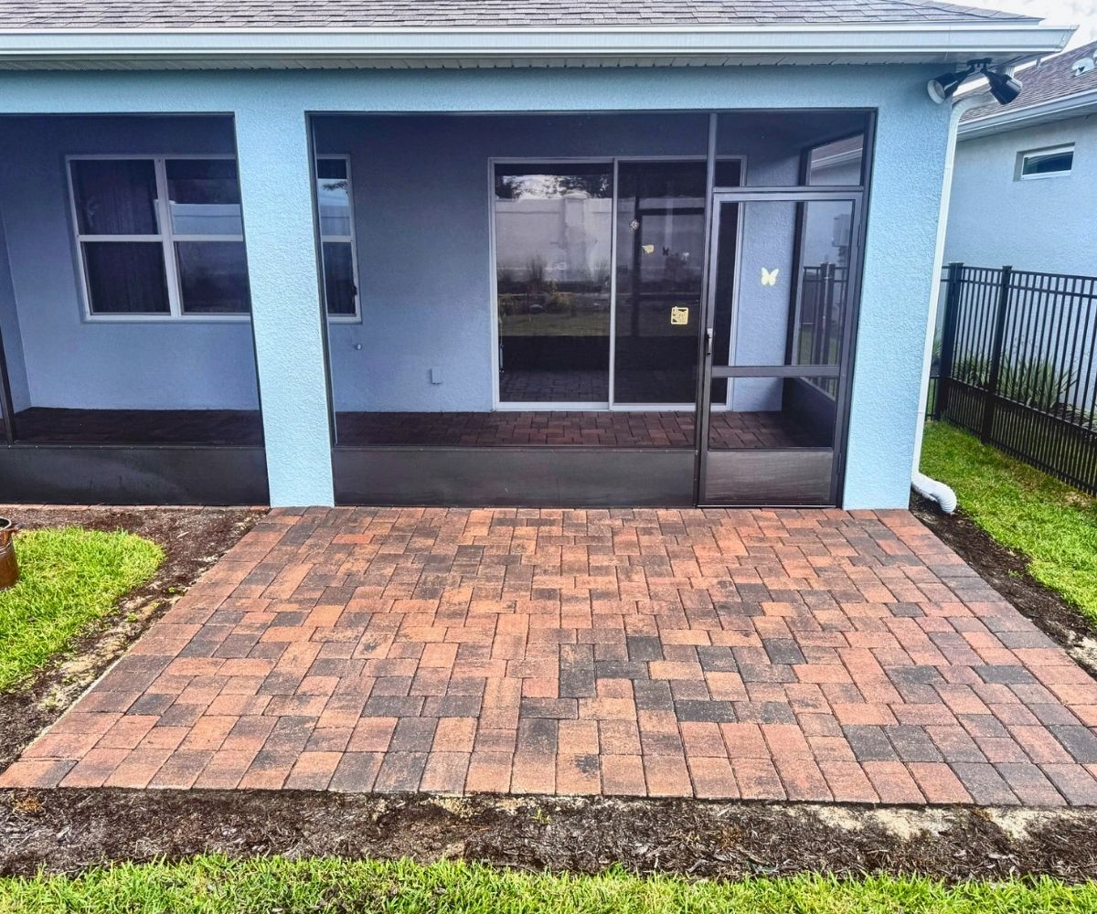 Sealed red-tone paver lanai patio in Saint Augustine, Florida